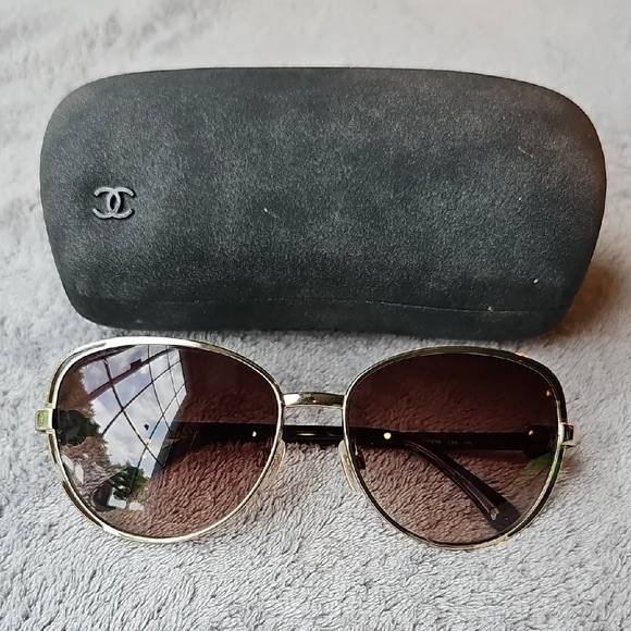 CHANEL Women's Sunglasses with Gold Frame and Brown Lenses - Picture 2 of 11